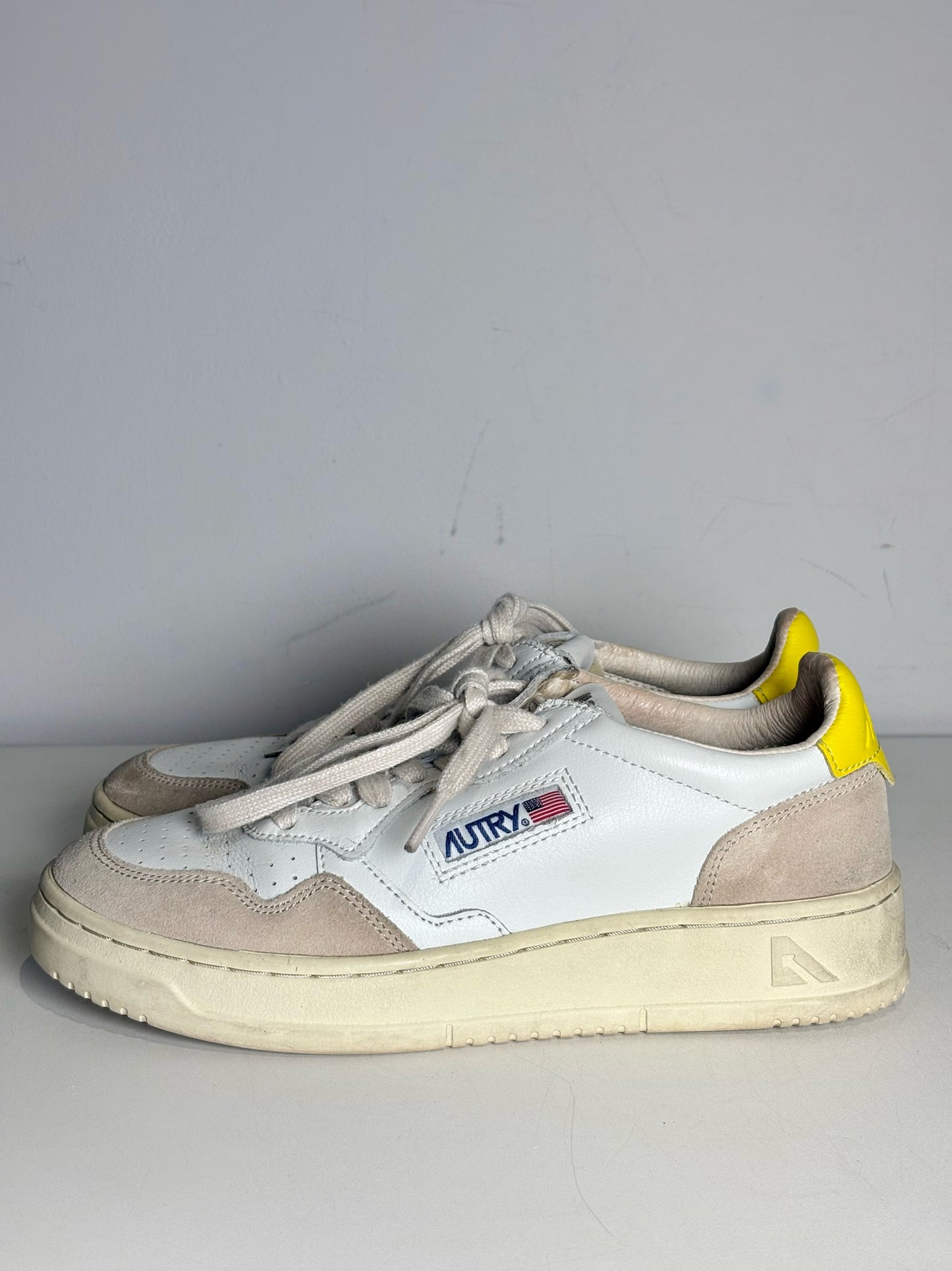 W Shoe Size 38 Autry Beige, White, Yellow Leather & Suede Women's Sneakers