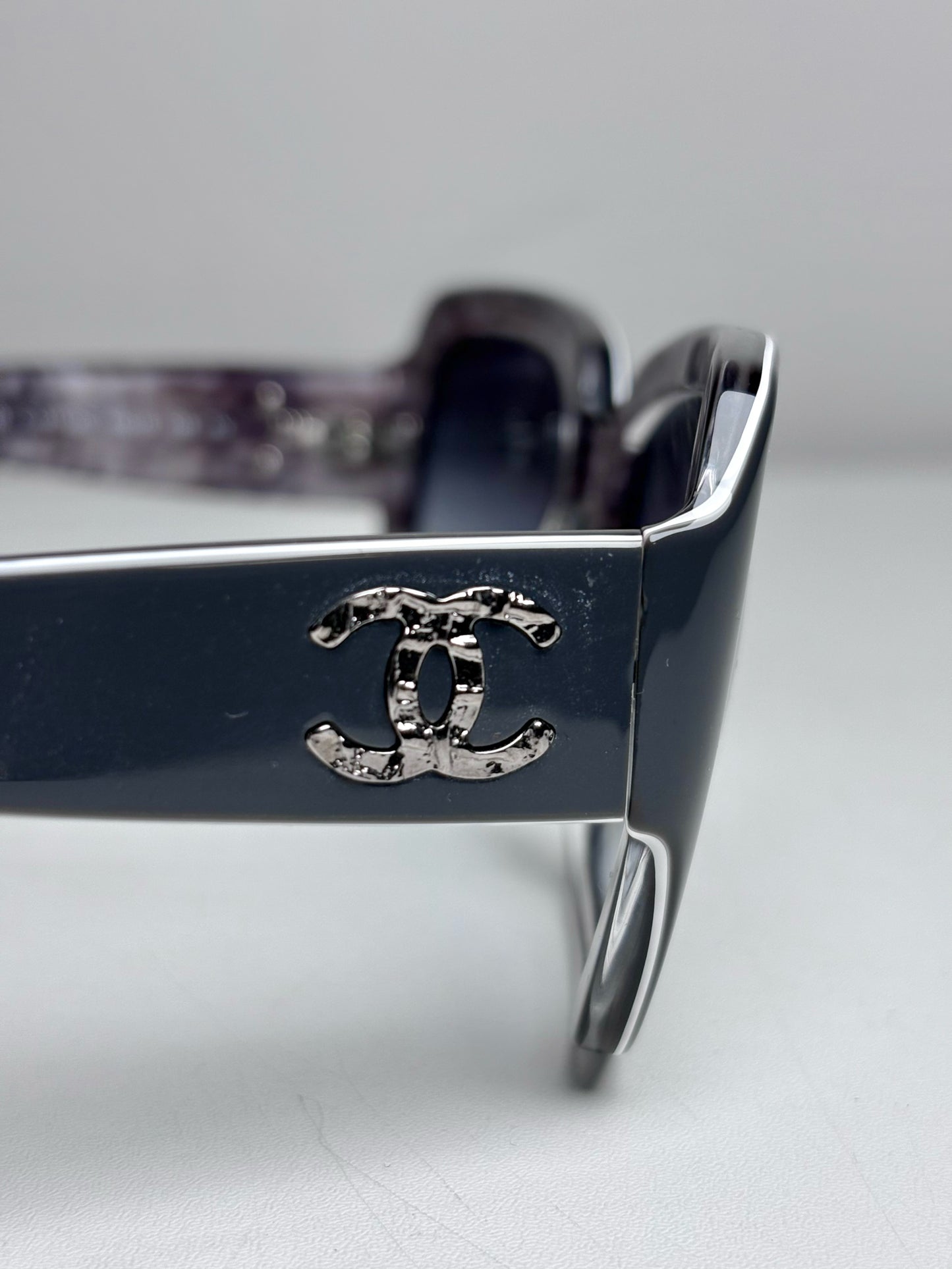 Chanel 5221 Square Frame Pre-owned Gray Acetate Sunglasses