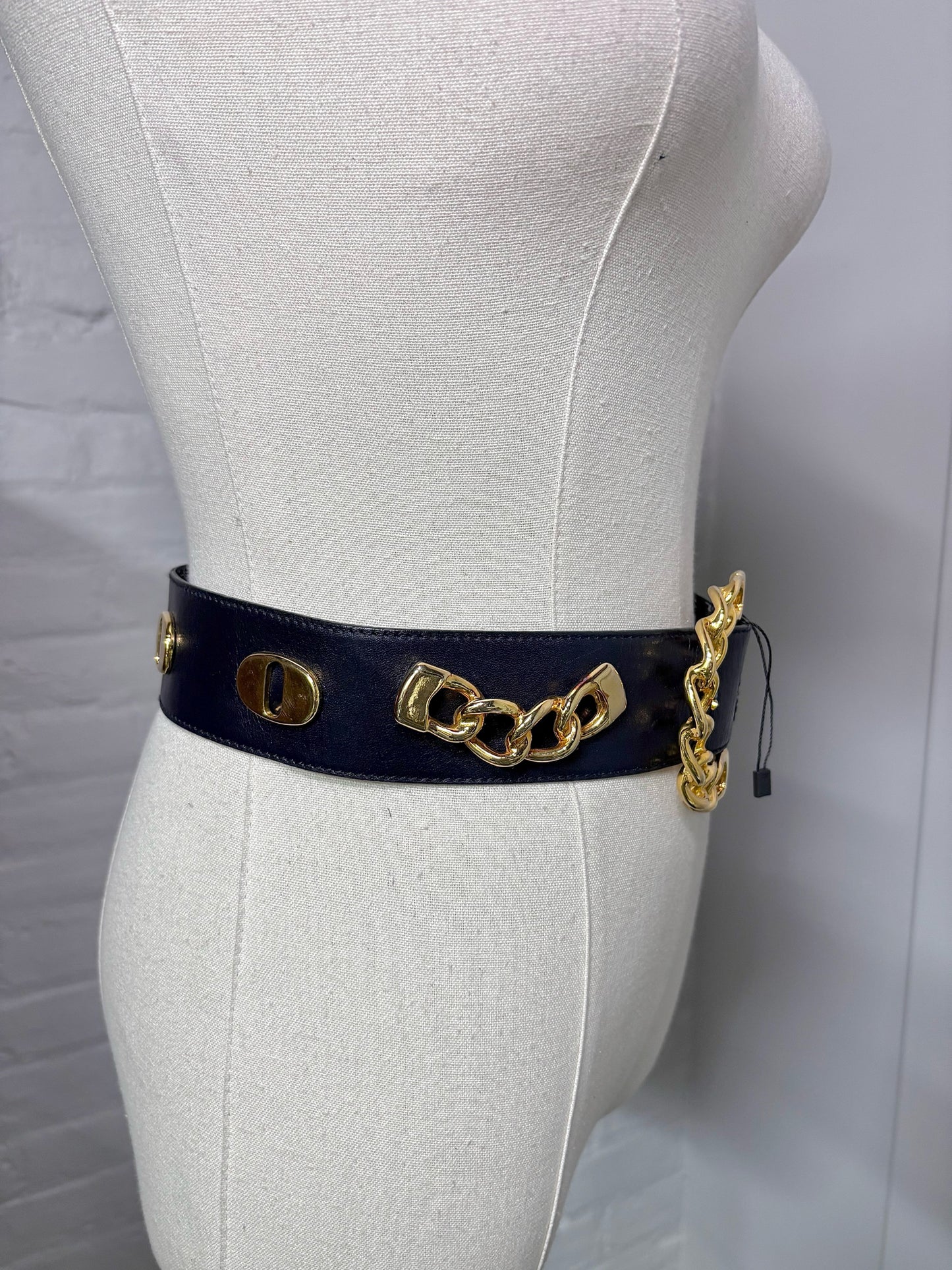 Escada Leather 36 (XS) Vintage Black Chain Links Padlocks Belt