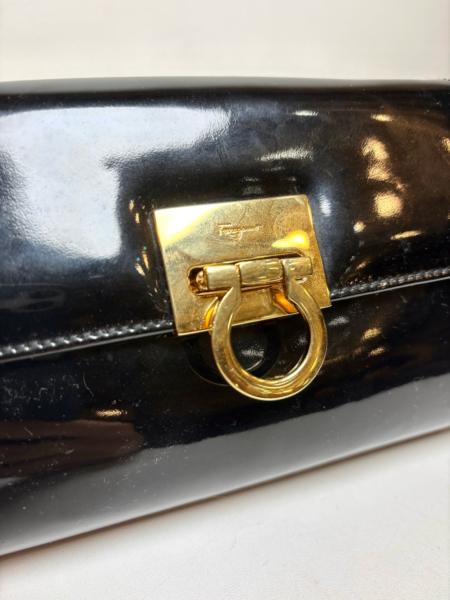 Women's Salvatore Ferragamo Solid Vintage Patent Leather Pre-owned Black Purse