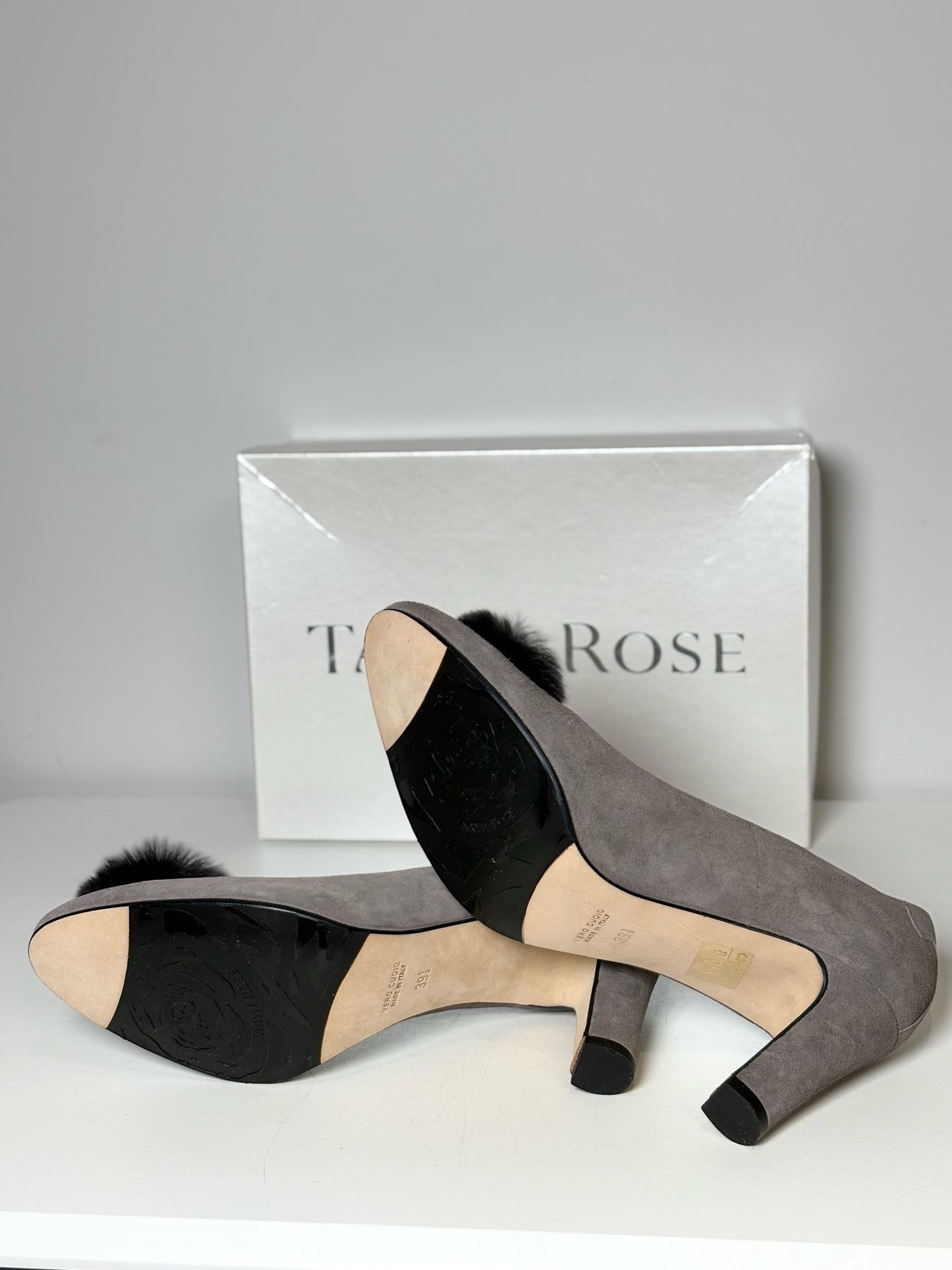 W Shoe Size 39.5 (8.5/9 US) Taryn Rose Dark Gray Suede Fur Trim Pump