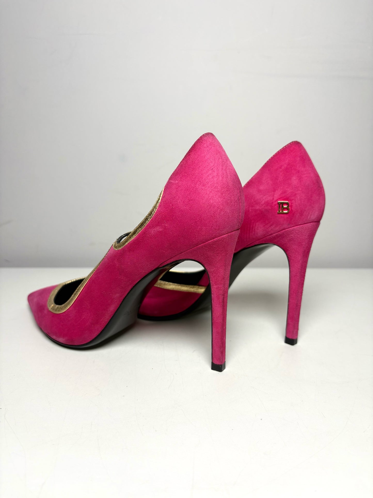 W Size 39 (8 - 8.5) Balmain Miley Fuchsia, Gold Trim Leather Suede NWOT Heels