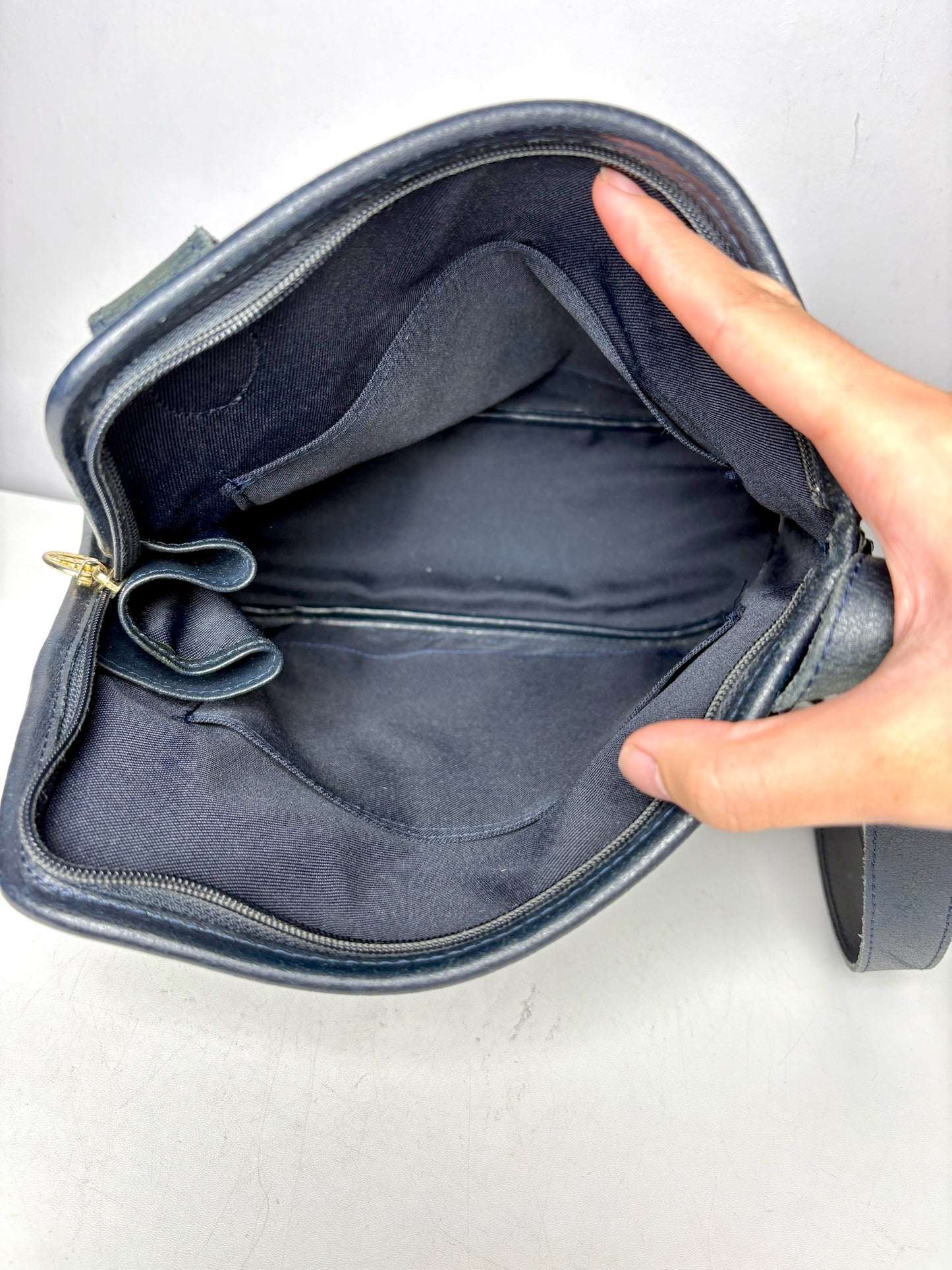 Longchamp Solid Vintage Leather Pre-owned Deep Navy Medium Purse