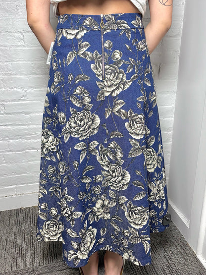 Women Size M Oscar de la Renta Blue Rose Print Pre-owned Midi Denim Skirt