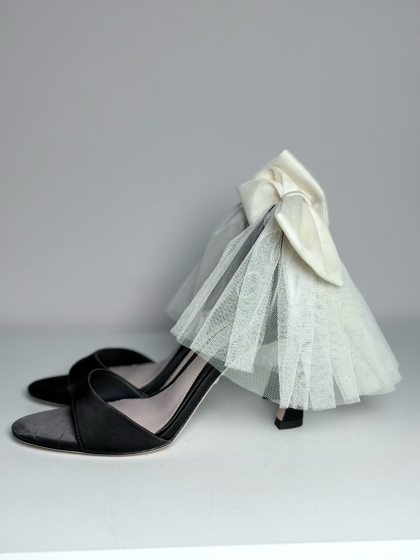 W Shoe Size 8.5 Antonio Melani x Born-Fifth Black Leather Suede Bow Back Heels