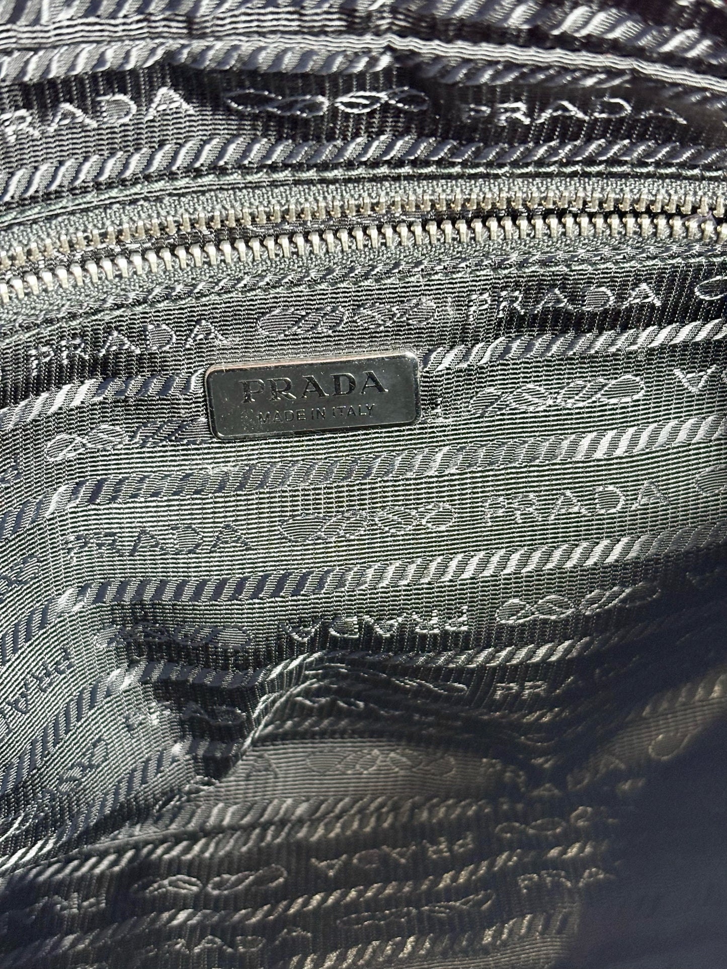 Women's Prada Vitello Daina Silver Grommets Leather Pre-owned Red Bag