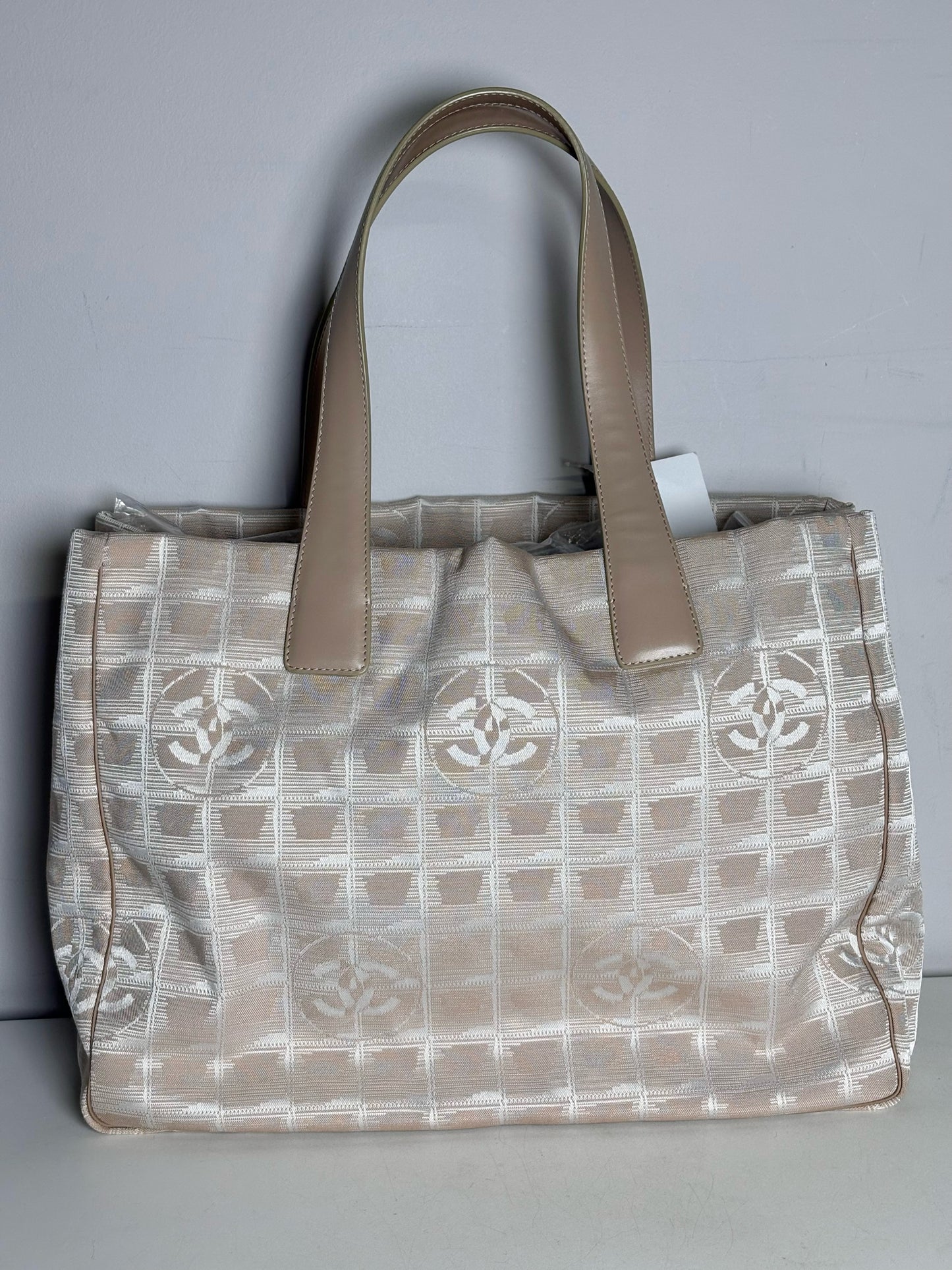 Chanel Jacquard, Monogram Vintage Nylon Canvas Pre-owned Cream Medium Purse