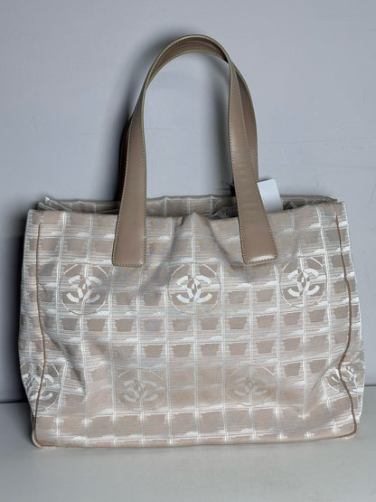 Chanel Jacquard, Monogram Vintage Nylon Canvas Pre-owned Cream Medium Purse