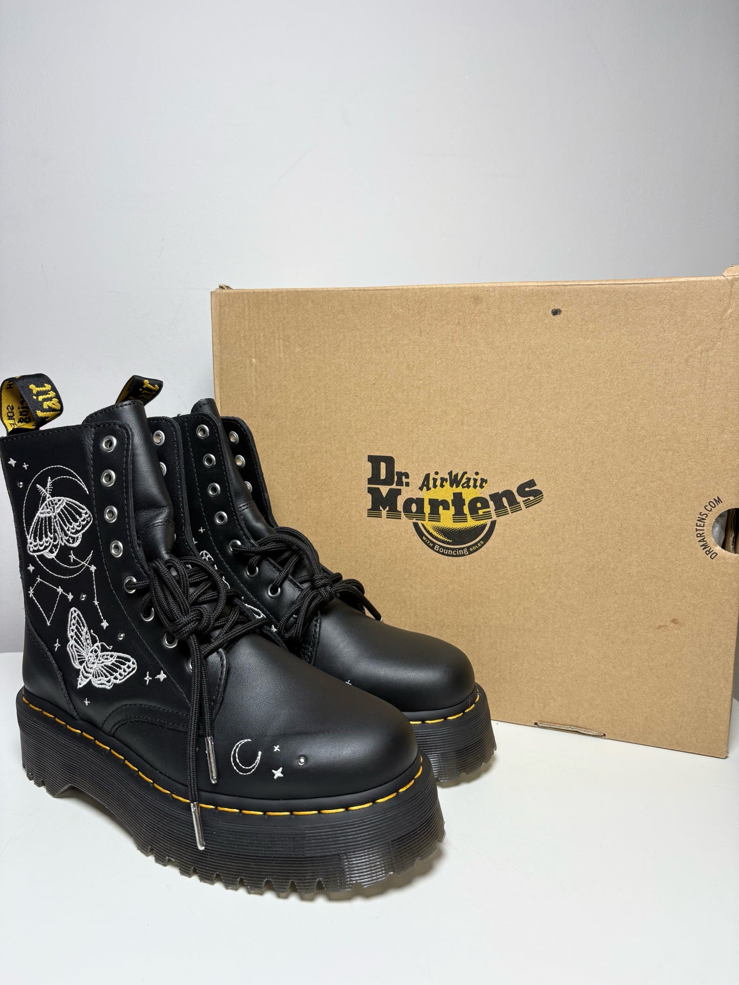 Women Shoe Size 9 Dr. Martens Black & White Leather NWT Pre-Owned Platform Boots