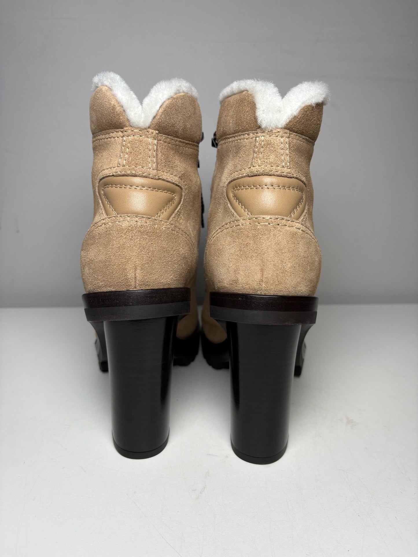 Women's Size 39 Valentino Garavani Rockstud Beige Suede Leather New Pre-Owned Authentic Ankle Boots