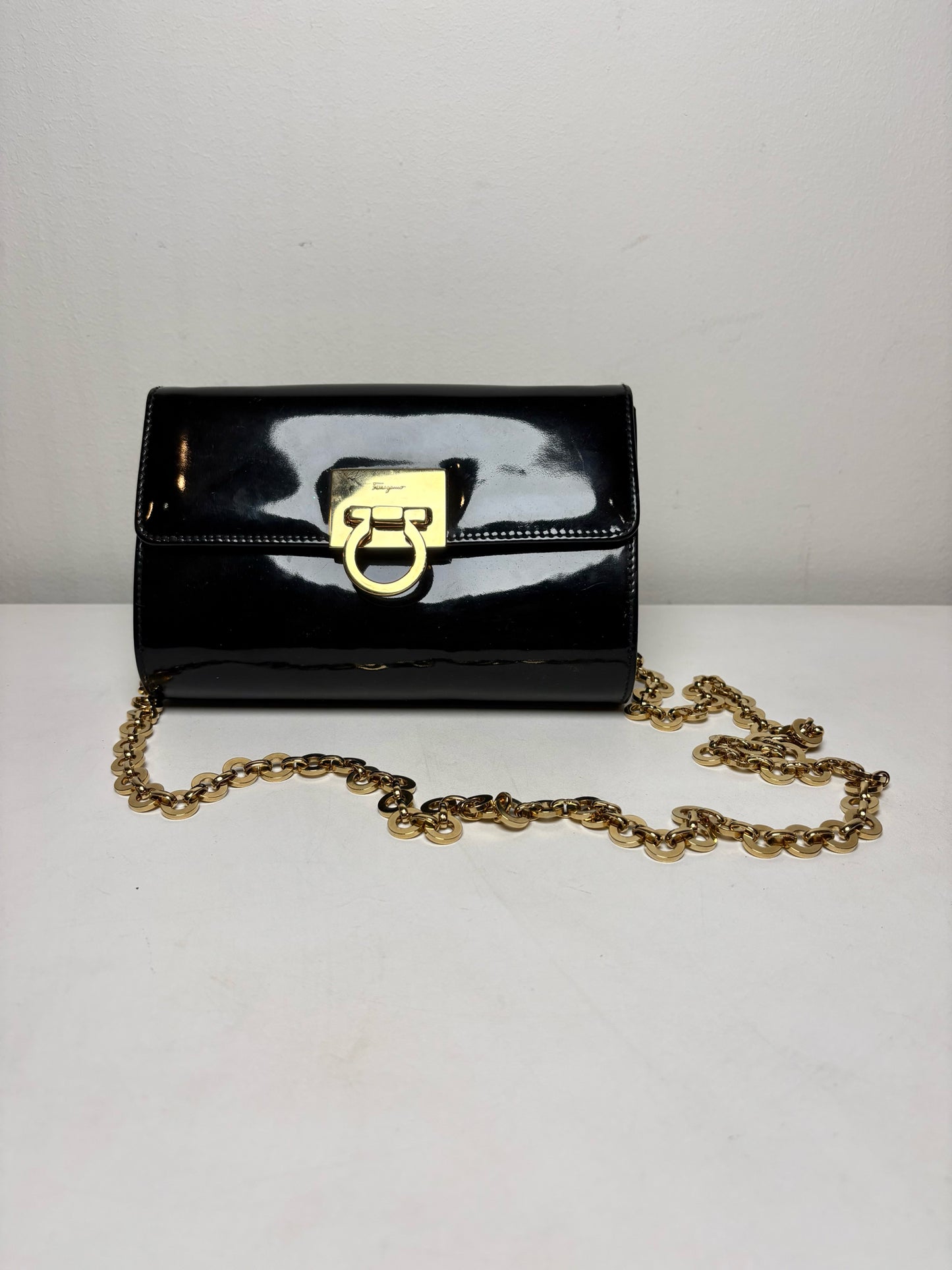 Women's Salvatore Ferragamo Solid Vintage Patent Leather Pre-owned Black Purse