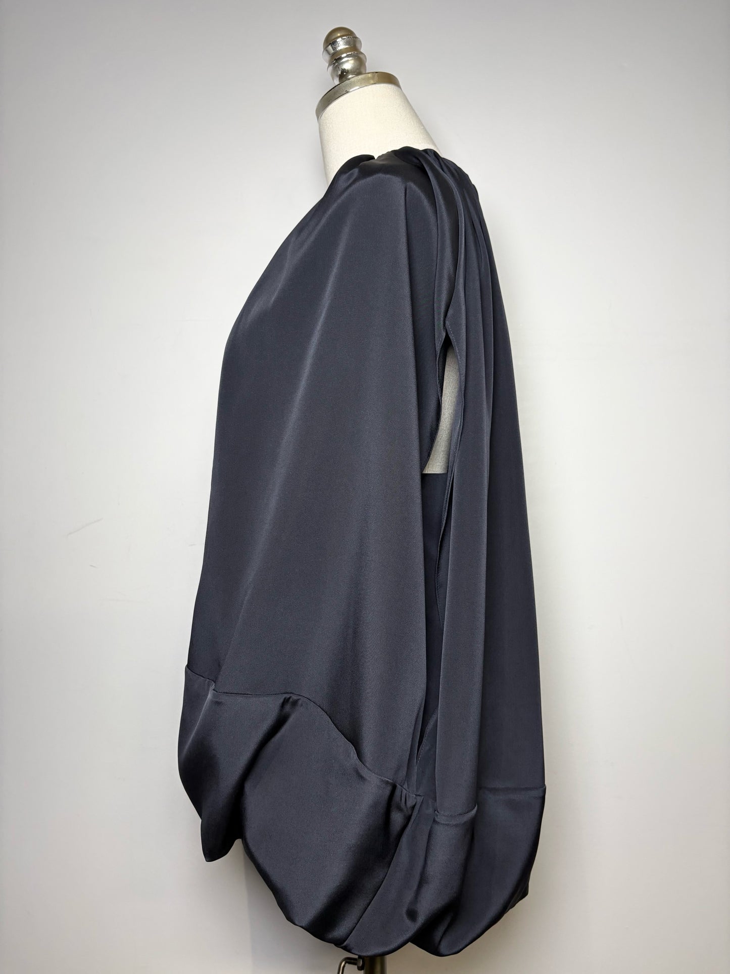 Women Size 8 Tibi Cocoon Layers Black Solid Blend NWT Pre-owned Top