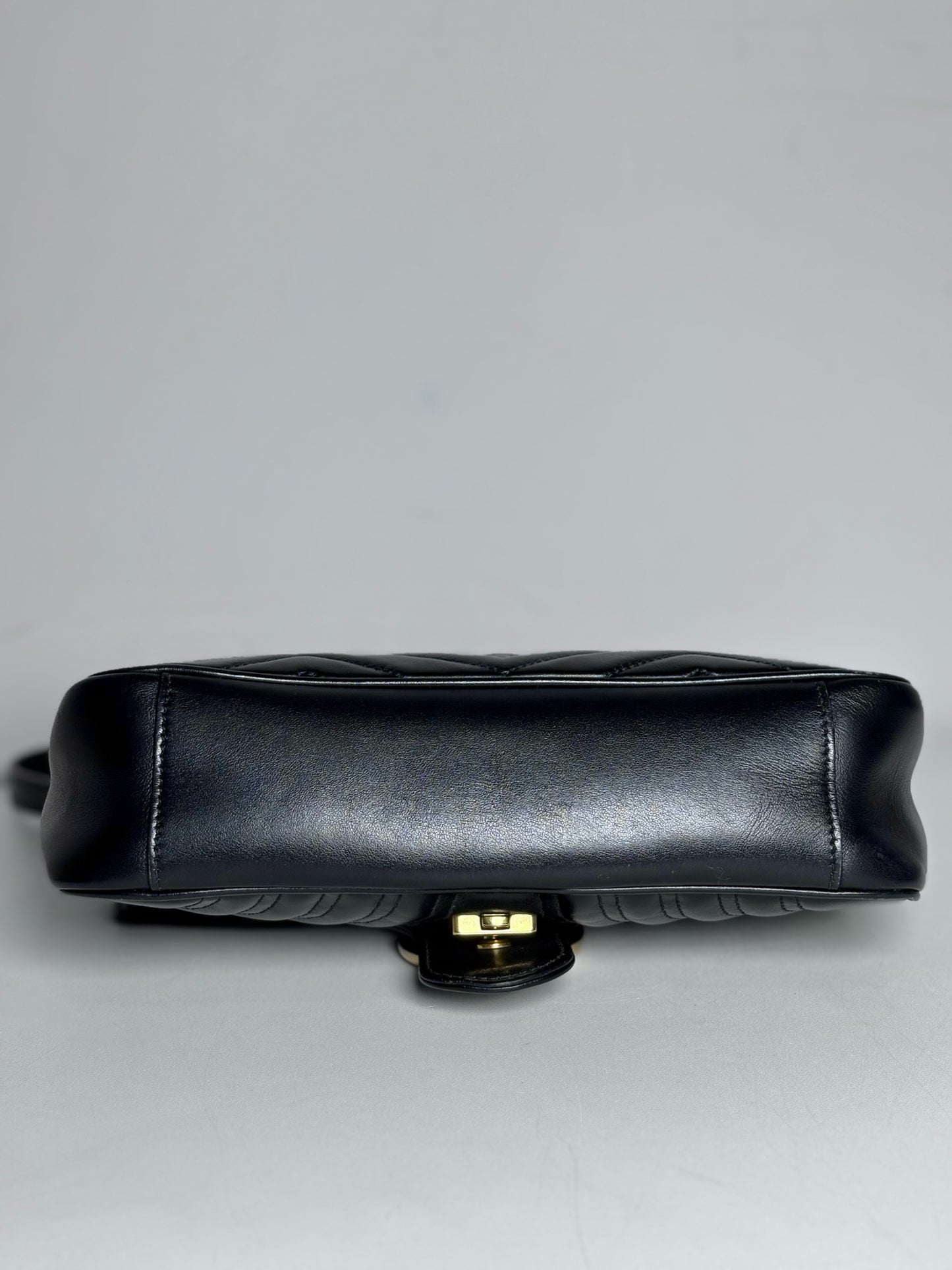 Gucci GG Marmont Flap Quilted Medium Leather Pre-owned Black Lambskin Purse