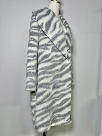 Women Size 10 Peserico White Zebra 50% Wool 49% Alpca 1% Nylon Coat