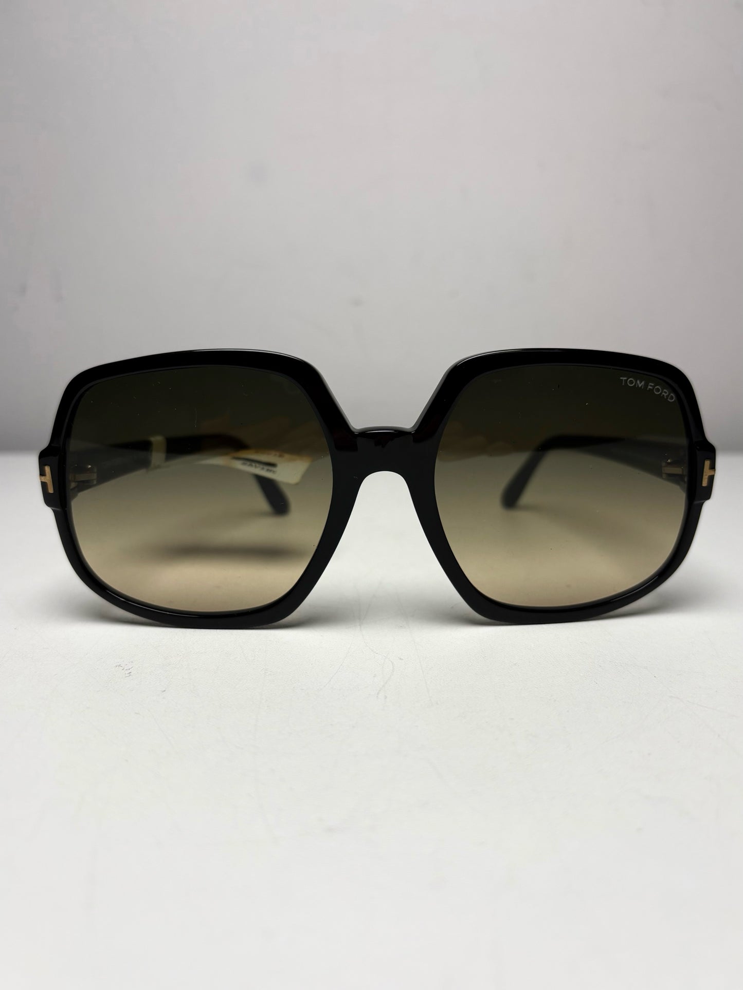 Tom Ford Women's NWT, Pre-owned Black Acetate Sunglasses