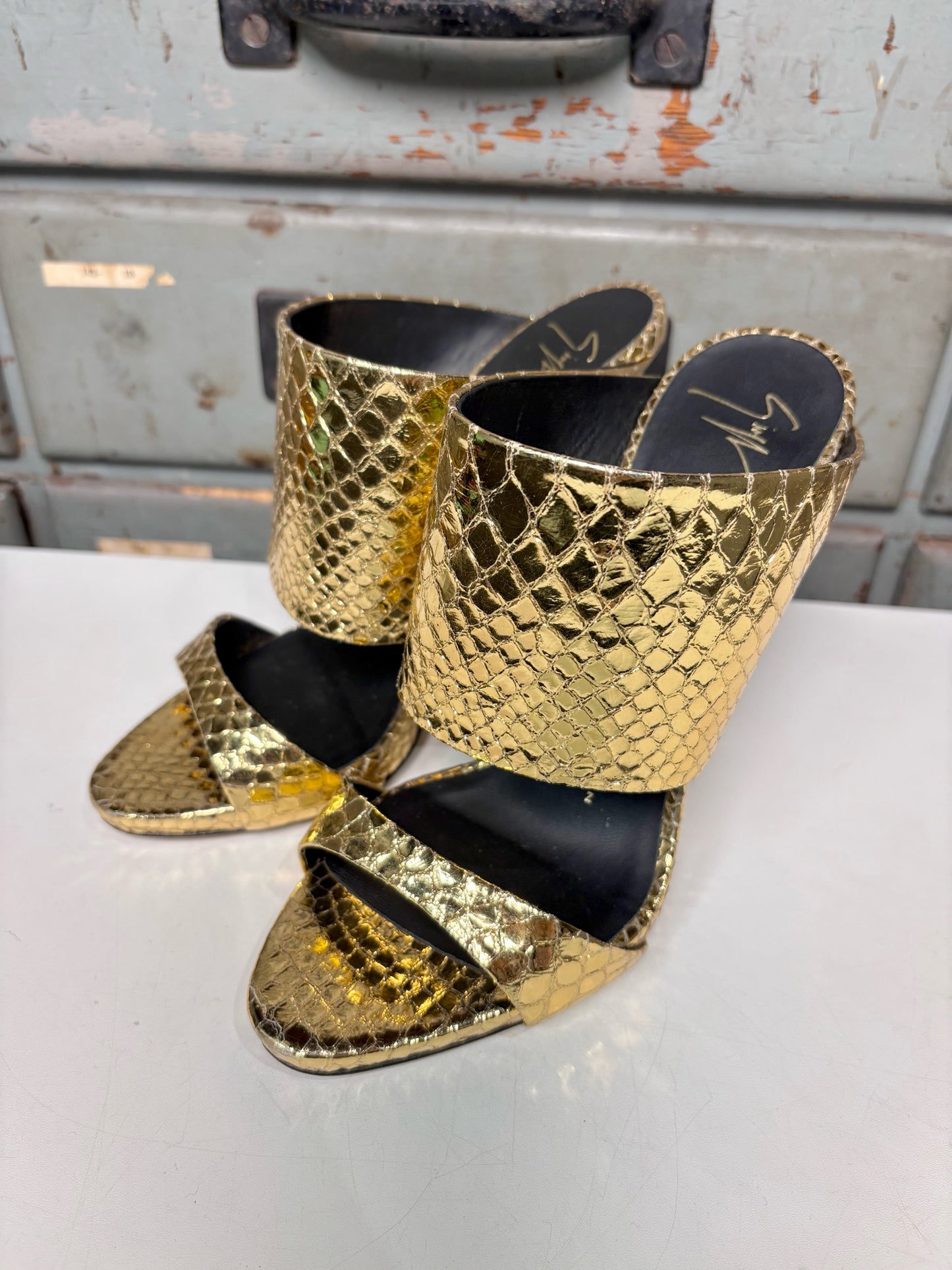 W Shoe Size 37 (6.5) Giuseppe Zanotti Design Metallic Gold Leather Heels