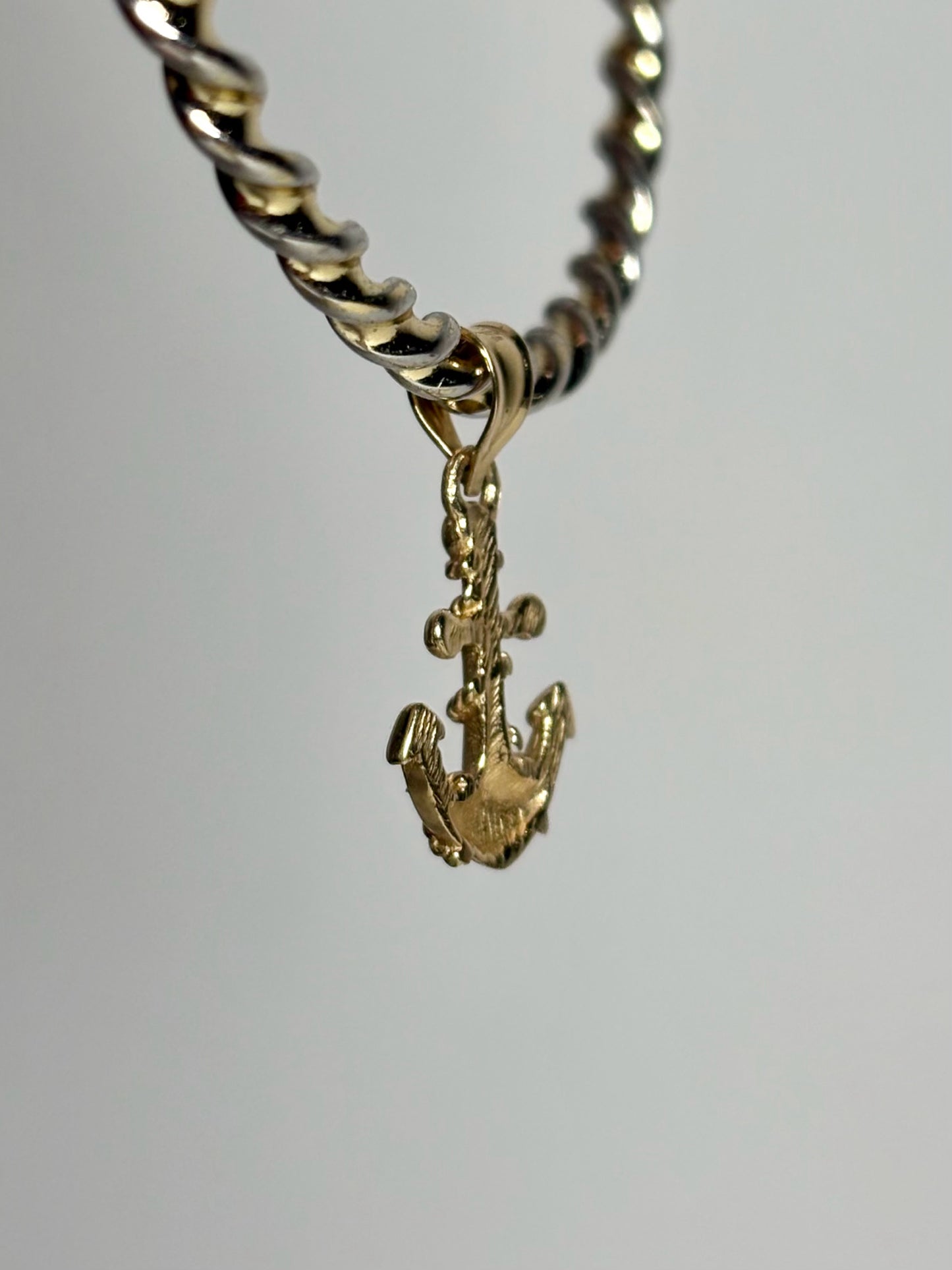 14K Gold Clasp No Label Anchor Pendant