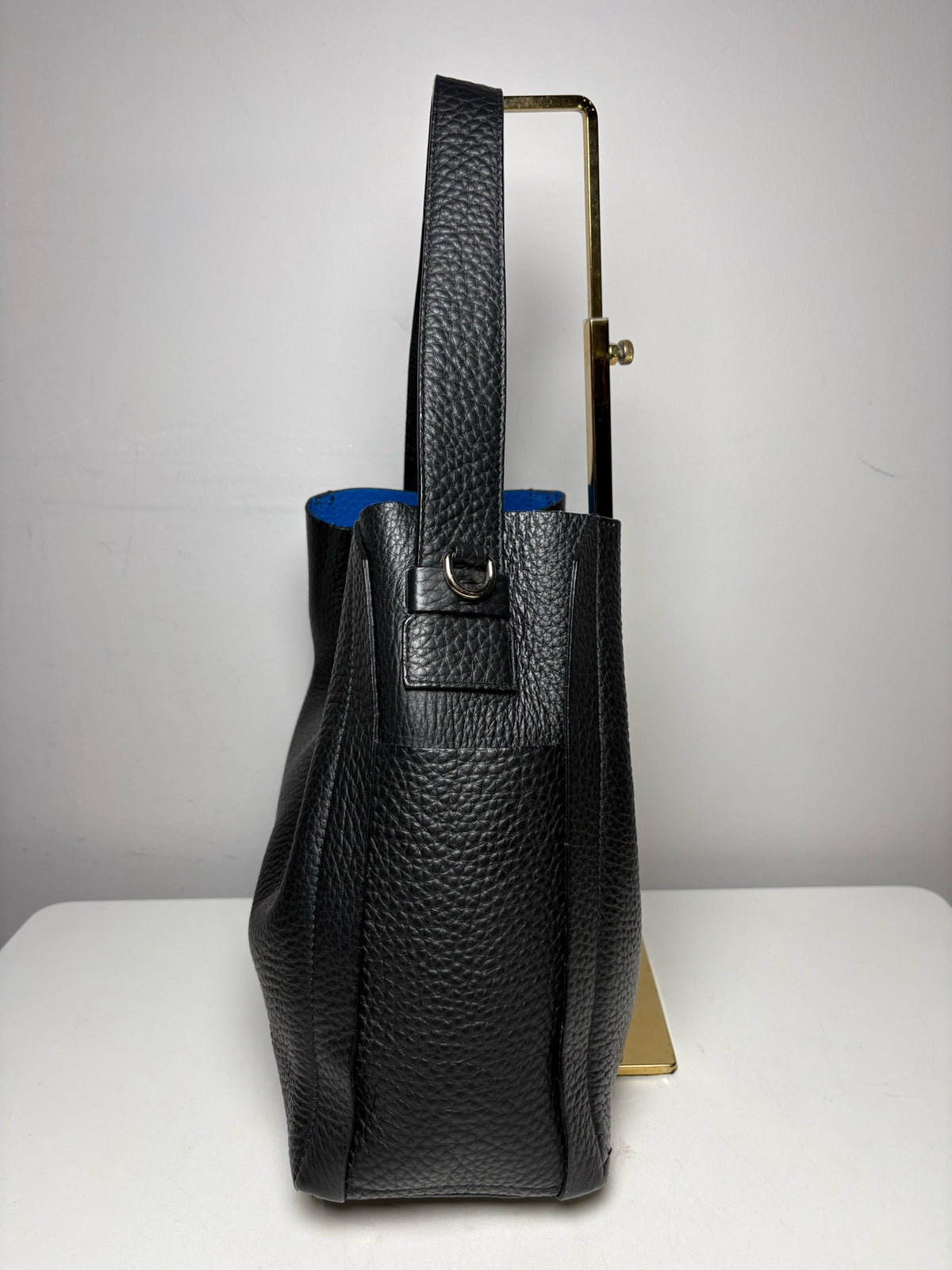 Women's Furla Capriccio Medium Black Pebbled Leather Pre-Owned Shoulder Crossbody Bag