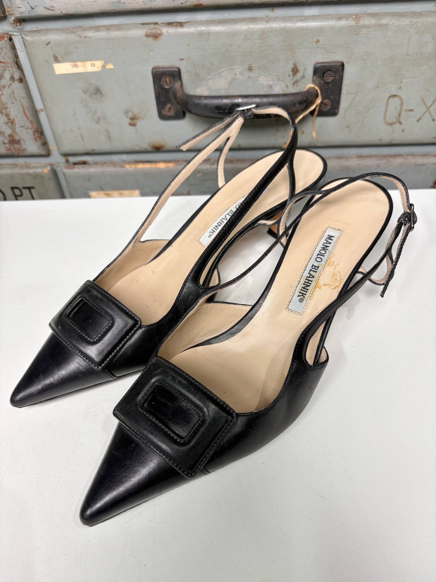 W Shoe Size 39.5 (8.5/9 US) Manolo Blahnik Black Leather Vintage Slingbacks