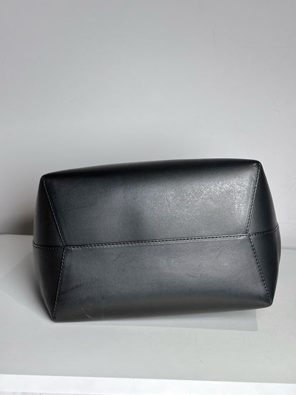 Women's Mansur Gavriel Large Bucket Leather Pre-owned Black/Flamma Red Bag