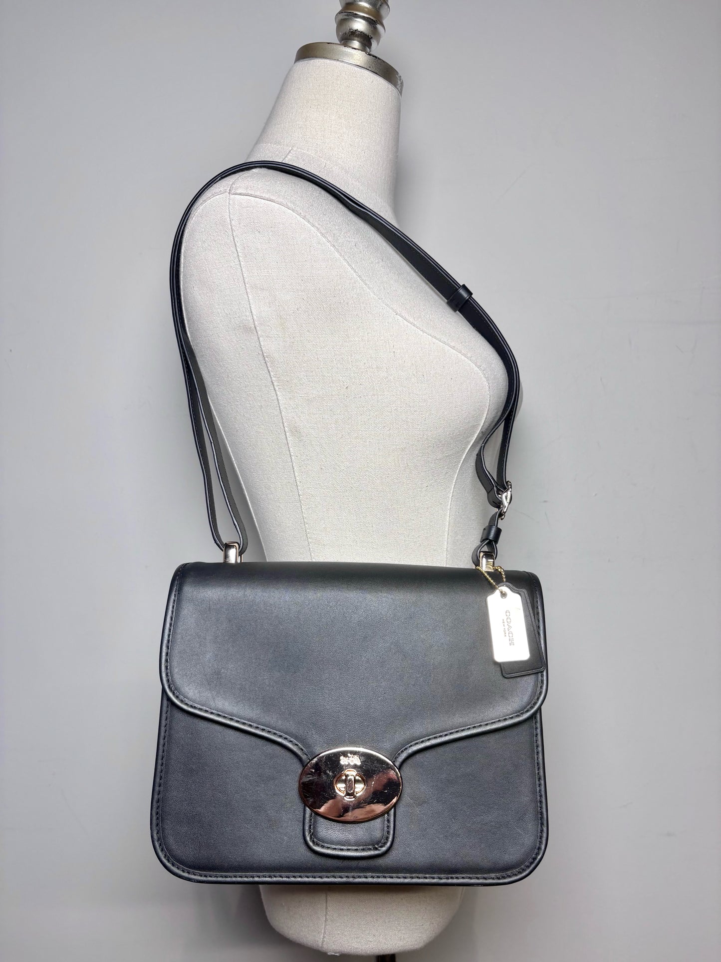 Women's Coach 2016 Page Shoulder Leather Pre-owned Black Bag