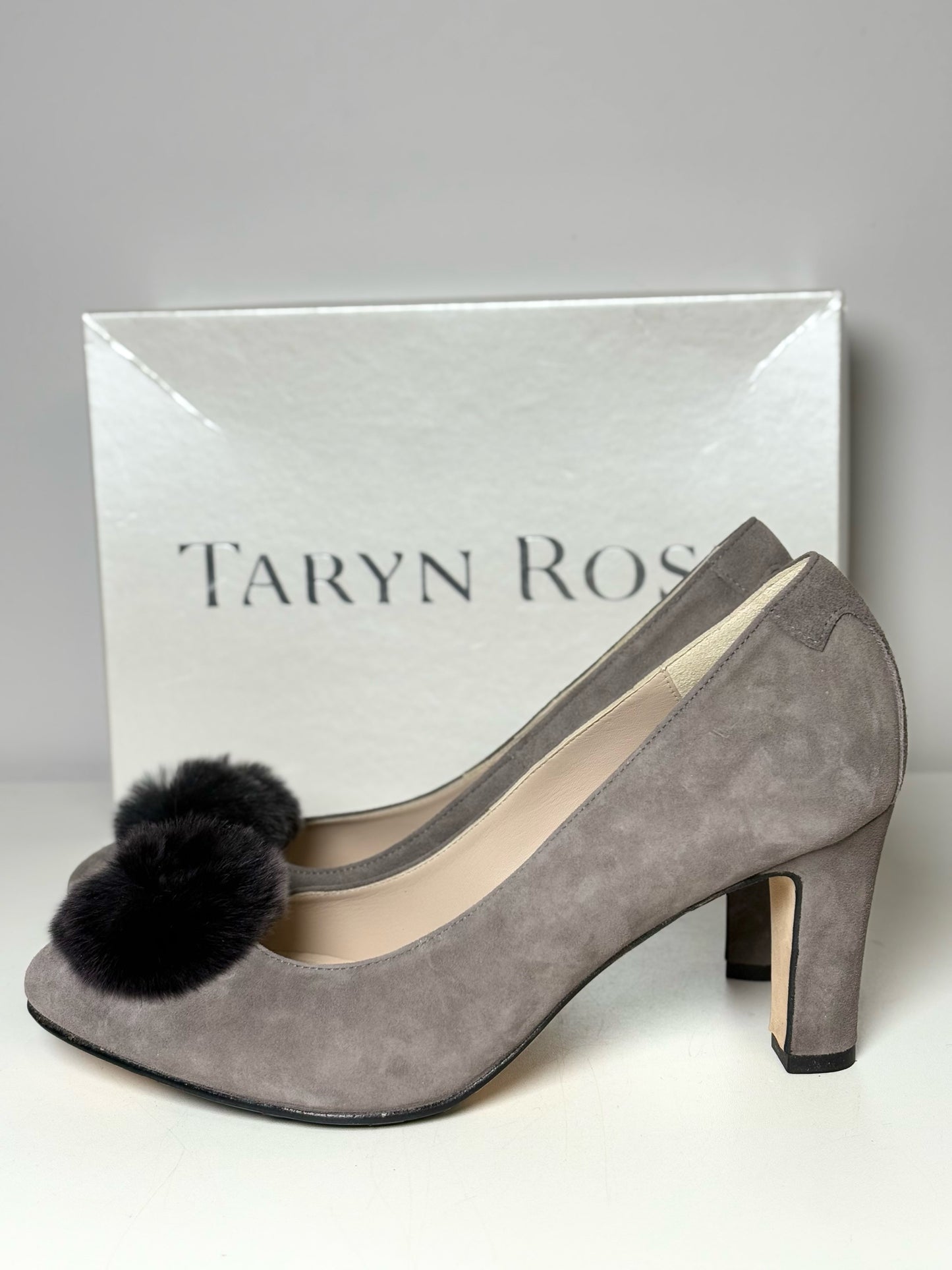 W Shoe Size 39.5 (8.5/9 US) Taryn Rose Dark Gray Suede Fur Trim Pump