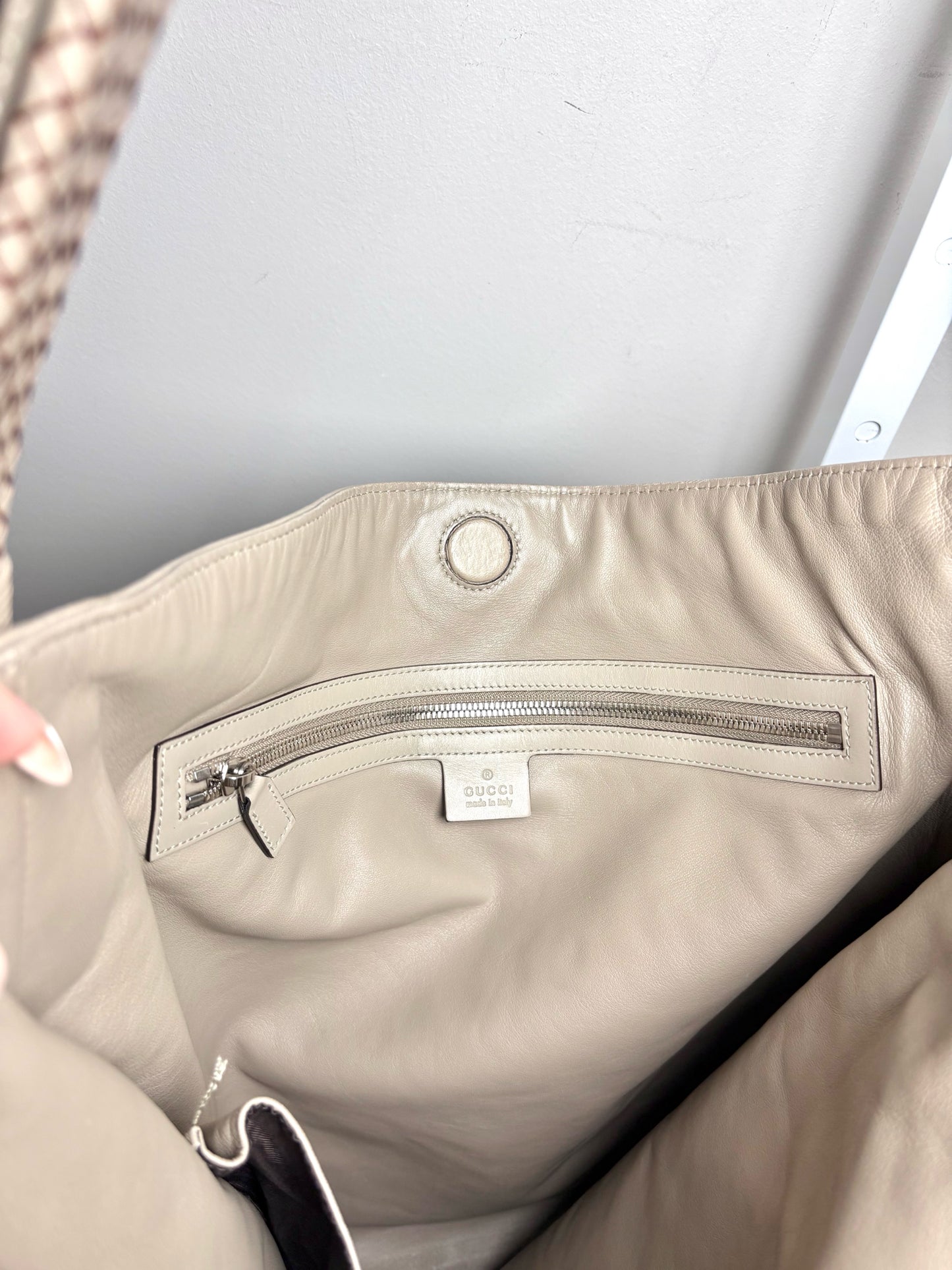 Gucci Taupe Leather Pebble Leather Men's Messenger Pre-owned Bag