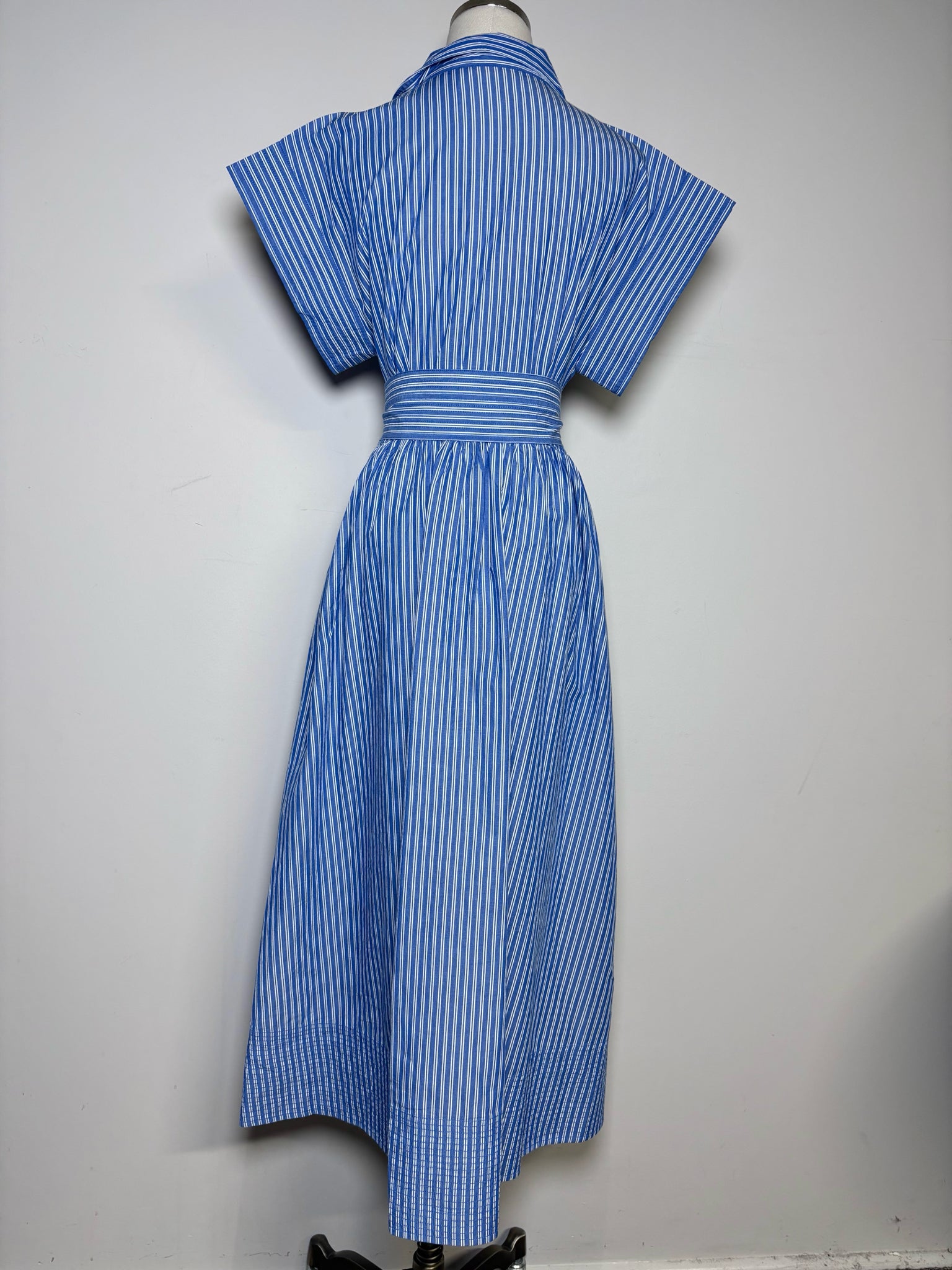 Women Size M Oliphant Blue/White Striped Pure Cotton Pre-owned, NWT Dr – VIDA STYLE SHOP Women Size M Oliphant Blue/White Striped Pure Cotton Pre-owned, NWT Dr – VIDA STYLE SHOP