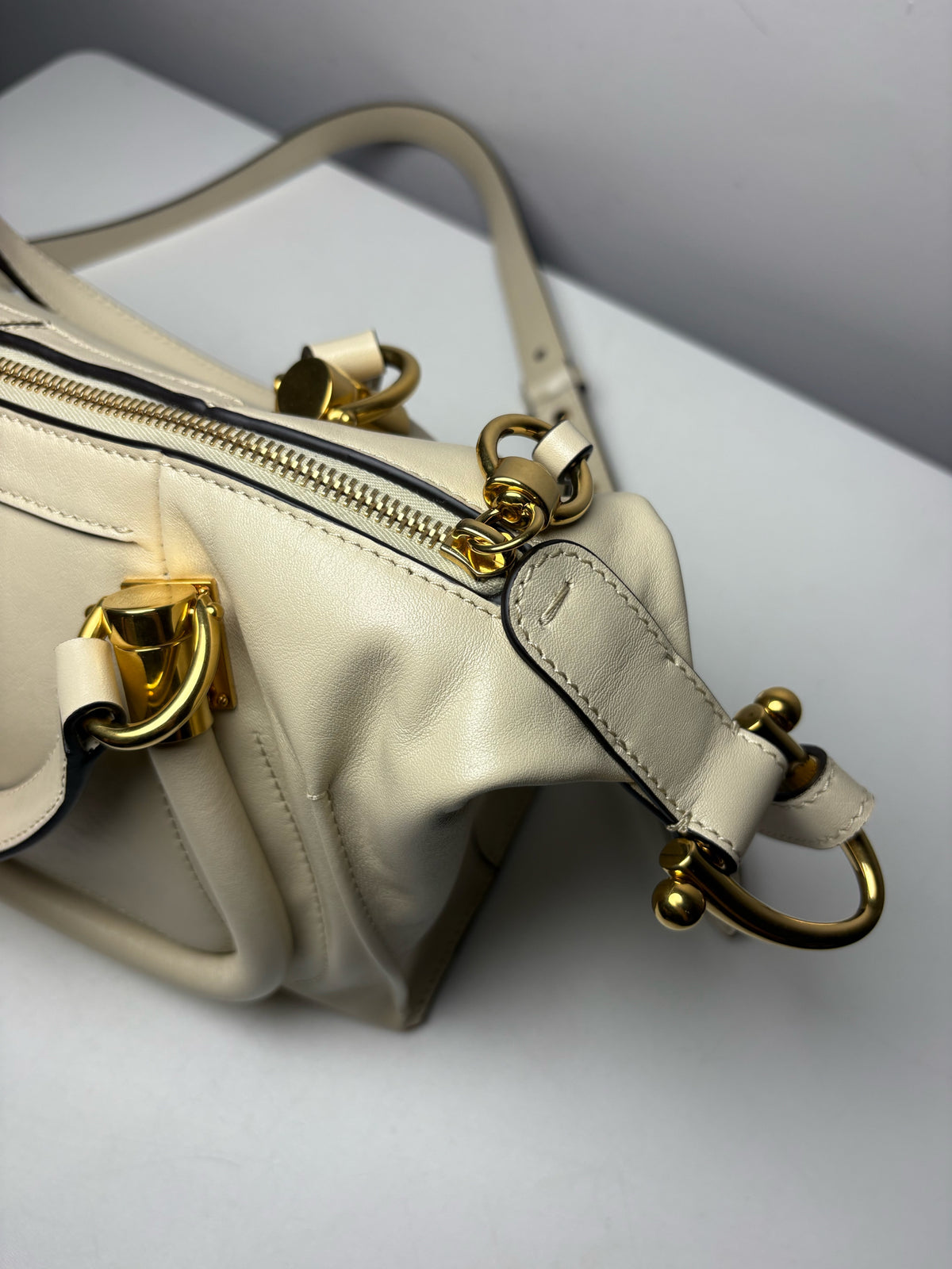 Women's Chloé Small Paraty 24 Cream Sweet Beige Leather Authentic Pre-Owned Shoulder Bag