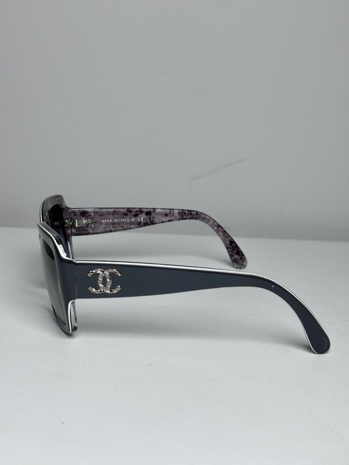 Chanel 5221 Square Frame Pre-owned Gray Acetate Sunglasses