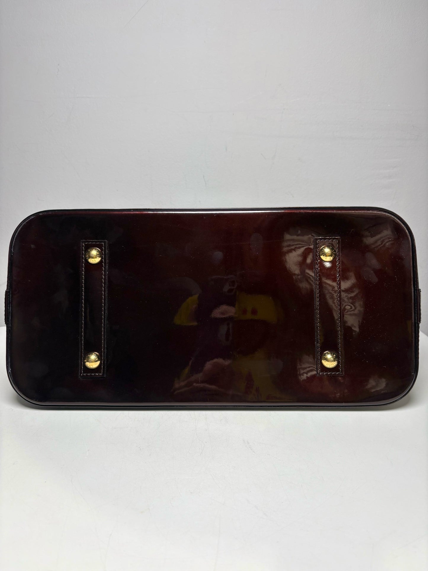 Women's Louis Vuitton Alma GM Rouge Monogram Vernis Leather 2011 Authentic Pre-Owned Bag