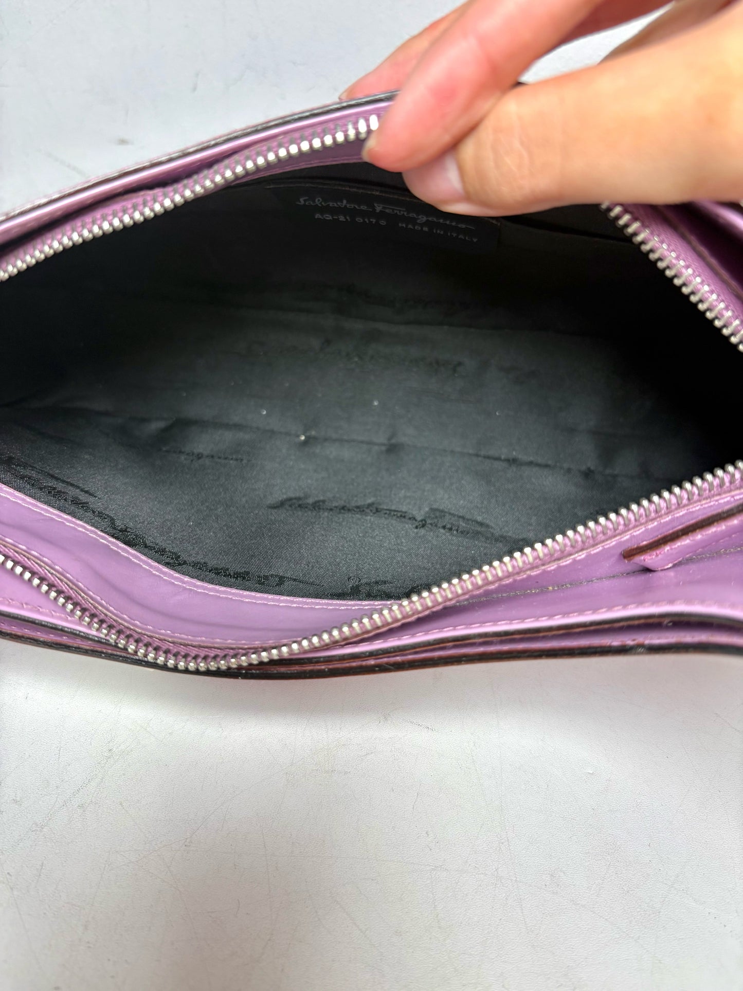 Women's Salvatore Ferragamo Gancini Lilac Leather Authentic Pre-Owned Hobo Shoulder Bag