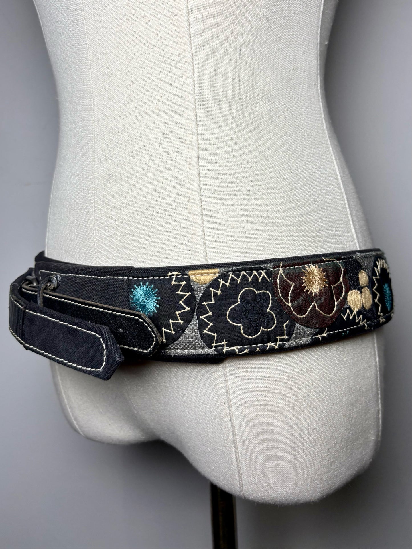 Women Dries Van Noten Leather, Cotton 80 (Small US) Embroidery Pre-owned Belt