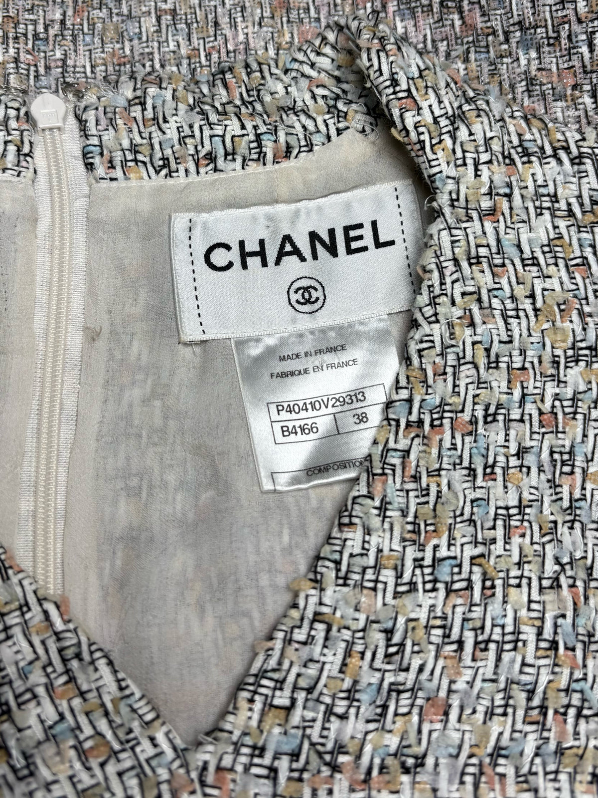 Women's French Size 38 Authentic Chanel 2011 Spring Runway Cream Multicolor Tweed Pre-Owned Sleeveless Dress