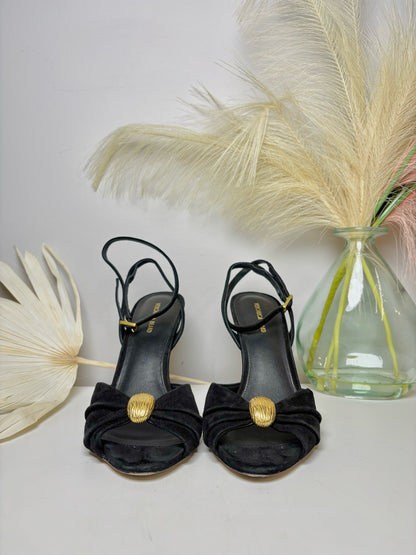 W Shoe Size 8.5 Veronica Beard Black Suede Heels