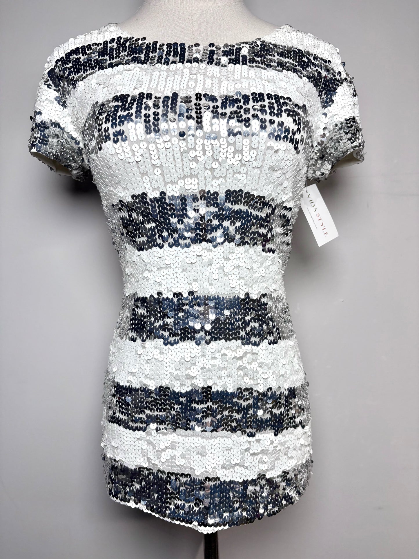 Women Size S Alice + Olivia White & Silver Horizontal Stripes Top