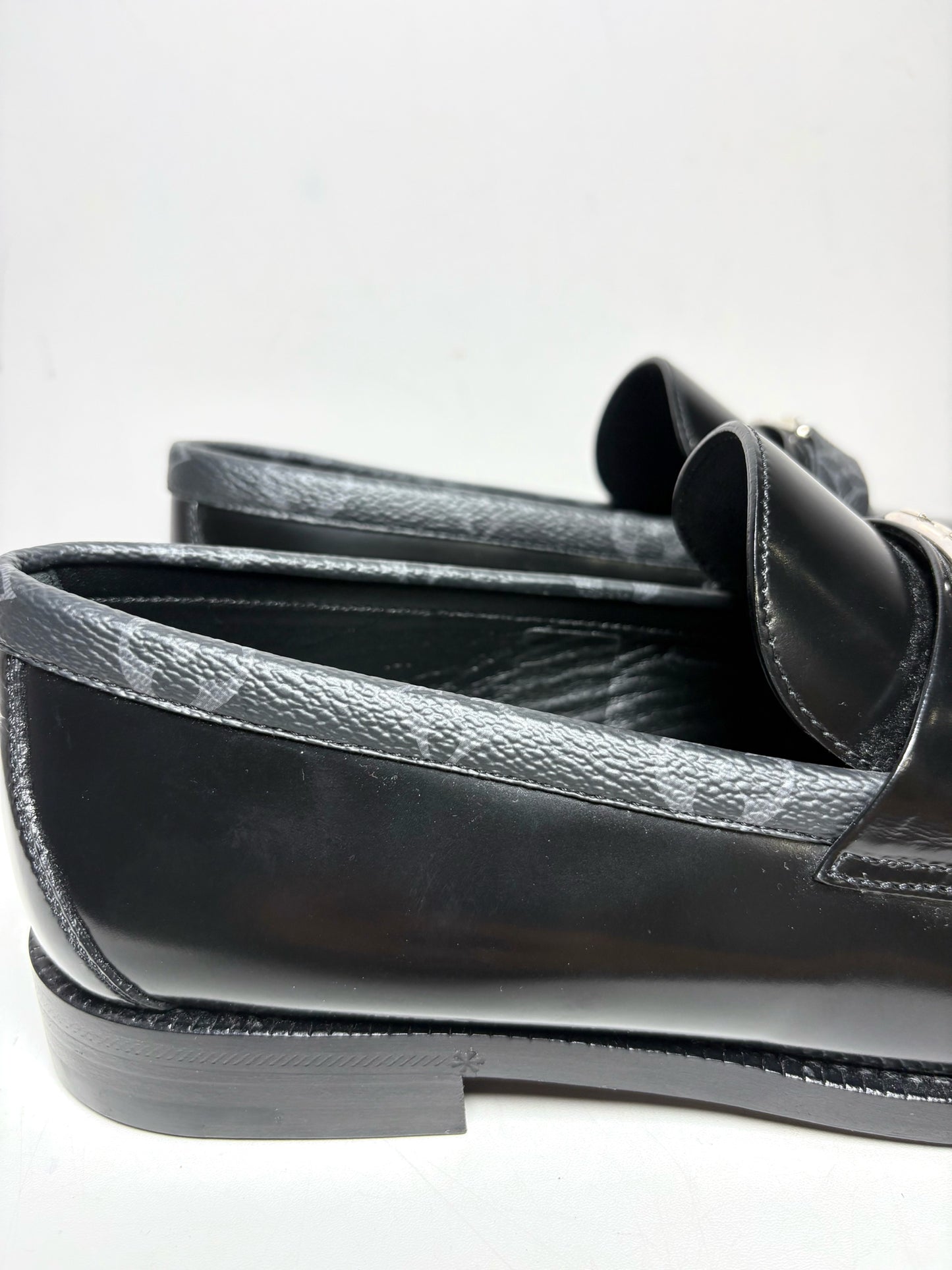 Louis Vuitton Black Leather Solid Mens Shoe Size 8M Men's Pre-owned, NWT Loafers