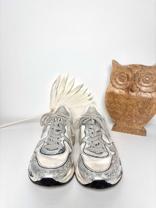 W Shoe Size 38 (7.5) Golden Goose White, Metallic Silver Star Running Shoes