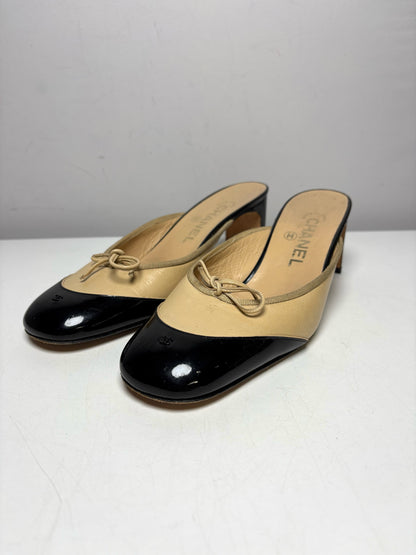 W Shoe Size 38.5 Chanel Tan Black Toe Combo Leather Vintage Mules