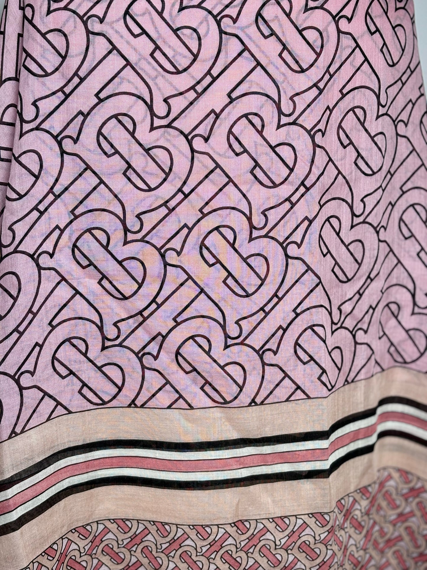 Burberry Monogram Circle Stripe Women's NWT Wool/Silk Blend Pre-owned Square Scarf