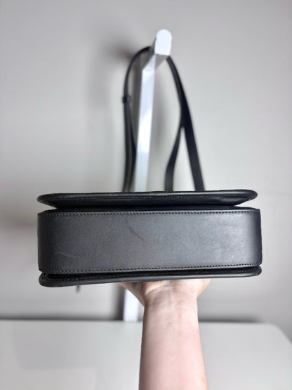 Women's Coach 2016 Page Shoulder Leather Pre-owned Black Bag