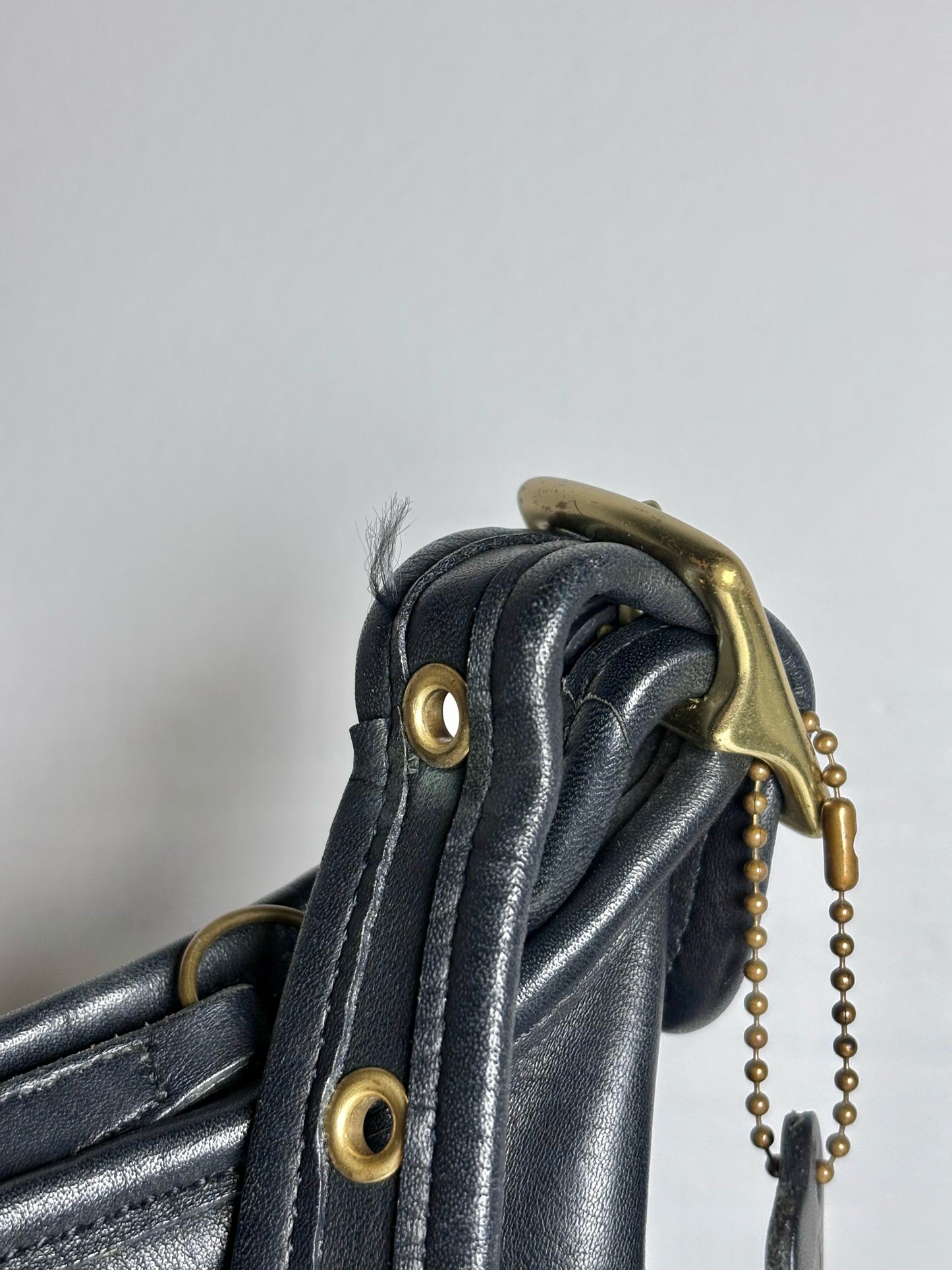 Coach Solid Vintage Leather Pre-owned Black Leather Medium Purse