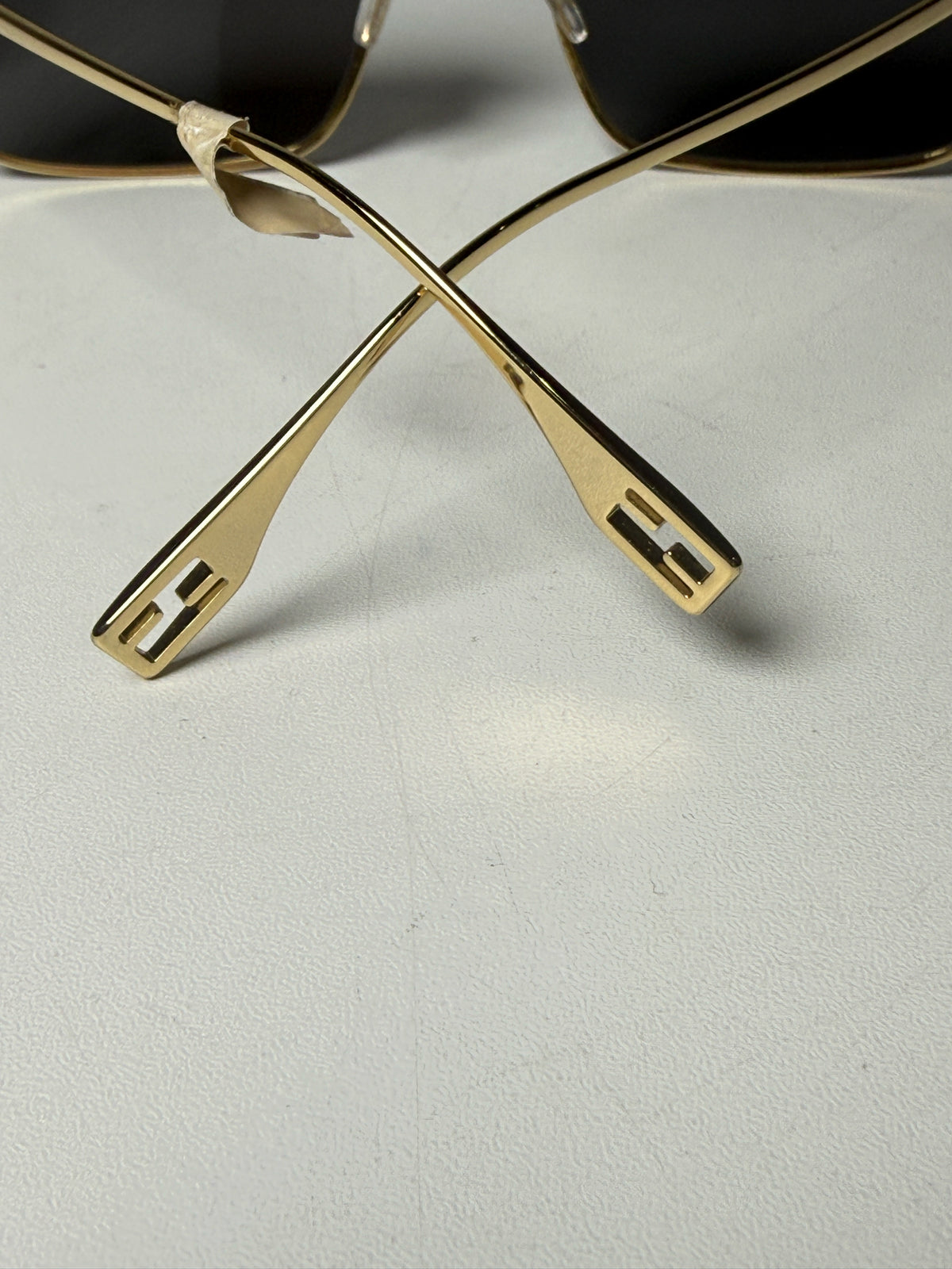 Fendi Baguette FE40123U Women's Pre-owned Gold Metal Rectangle Sunglasses