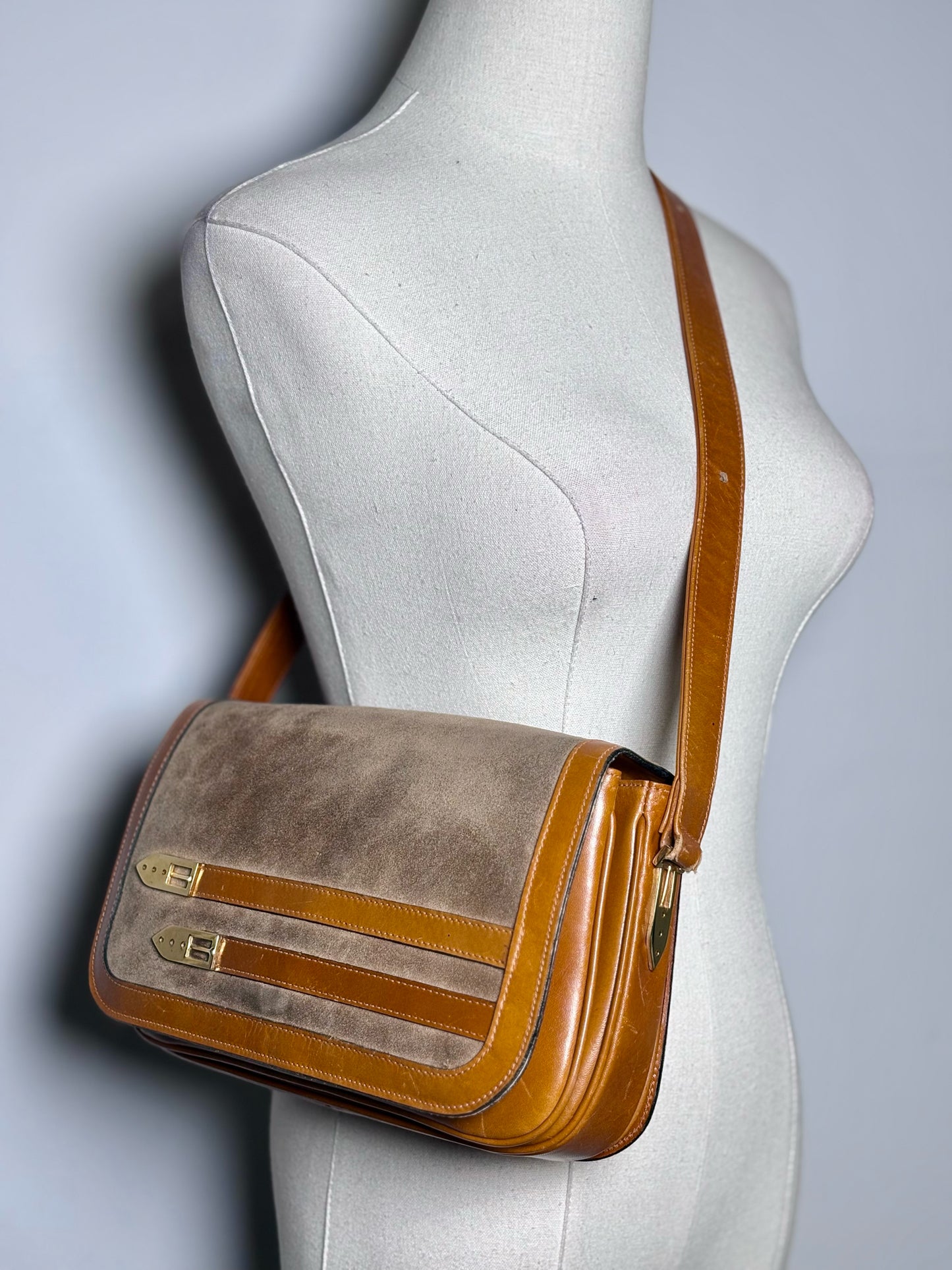 Umberto Italy Vintage Suede, Cowhide Leather Pre-owned Caramel, Beige Purse