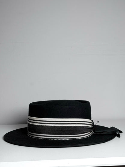 Chapeau d' O 100% Wool French Script Pour Les Femmes Rare, Vintage Pre-owned Black Hat