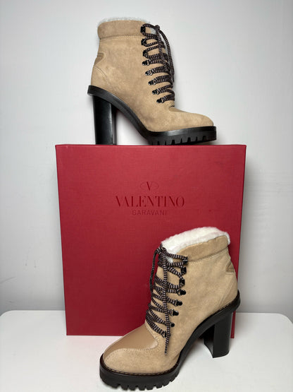 Women's Size 39 Valentino Garavani Rockstud Beige Suede Leather New Pre-Owned Authentic Ankle Boots