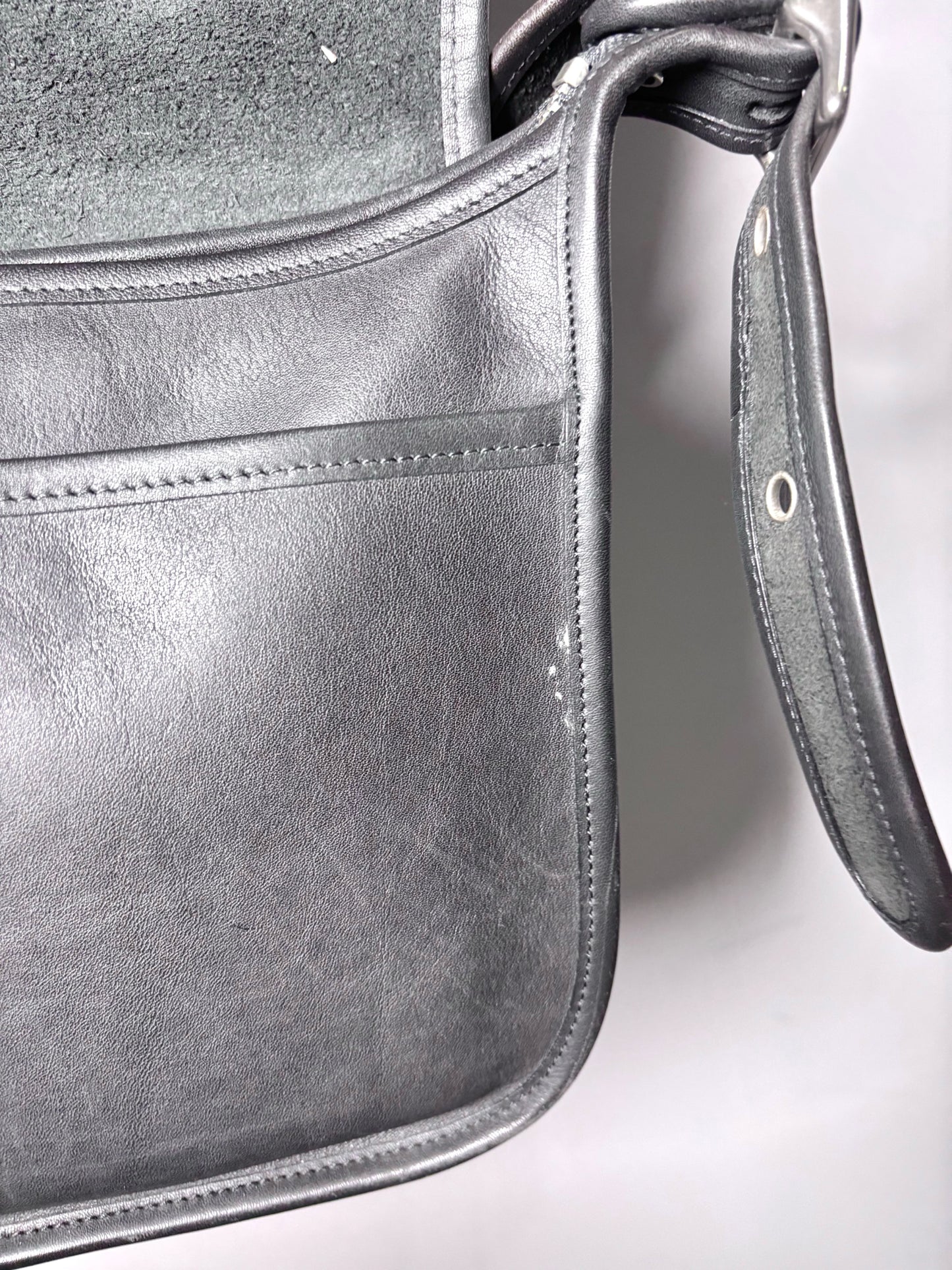 Leather Coach Solid Vintage Leather Pre-owned Black Genuine Leather Medium Purse