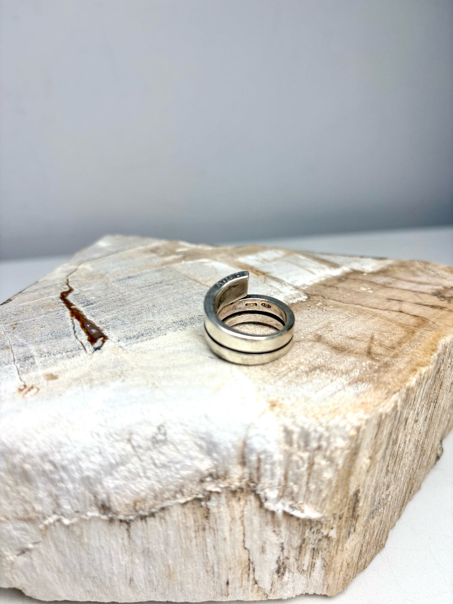 Gucci Size 6 Sterling Silver Spiral G Engraved Pre-Owned Triple-Wrap Ring