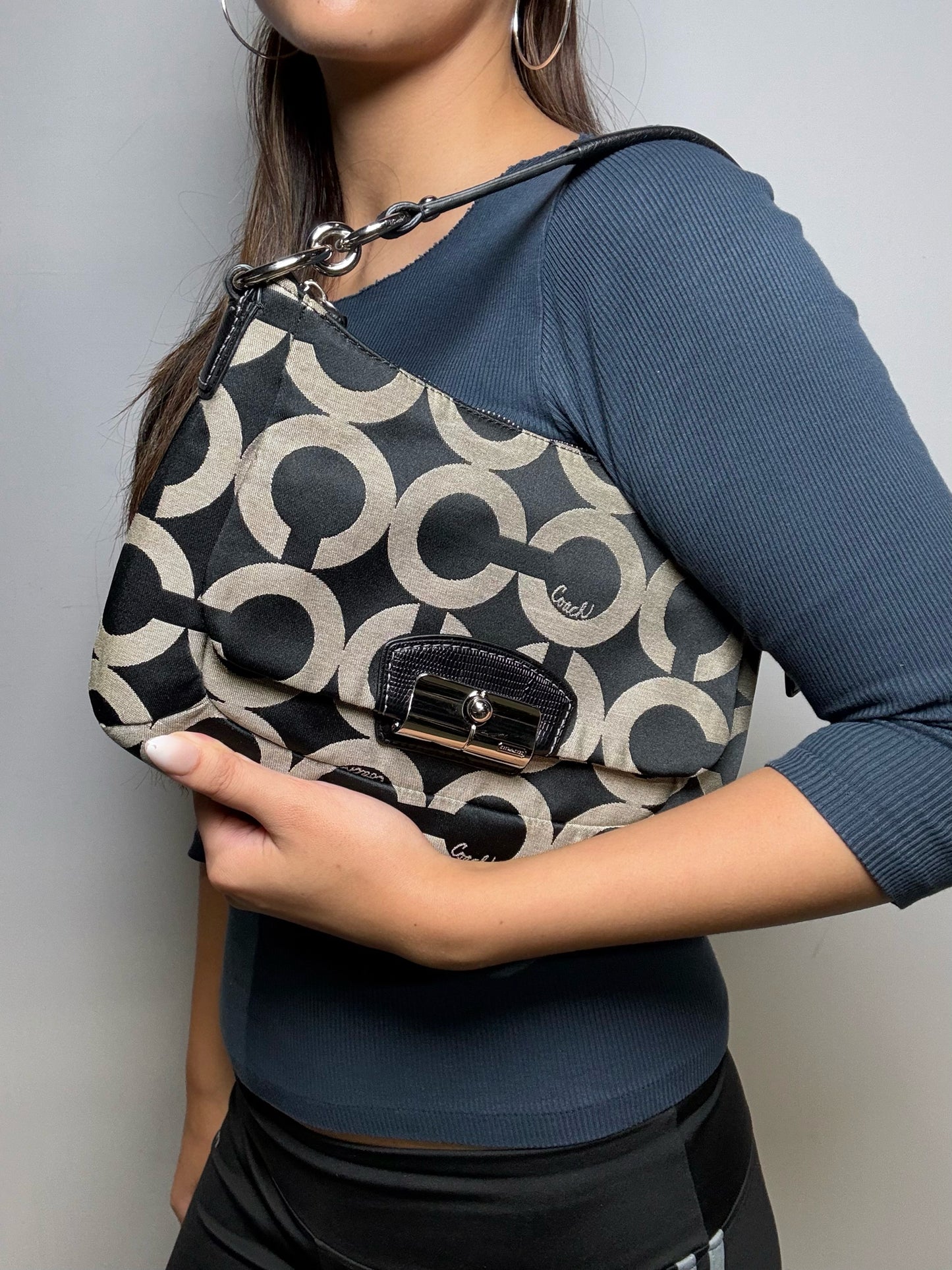 Women's Coach Kristin Grey & Black Canvas Vintage Pre-Owned Shoulder Bag Purse Circa 2010