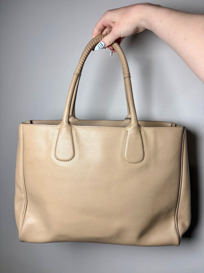 Women's Salvatore Ferragamo Solid Leather Pre-owned Beige Print Large Purse